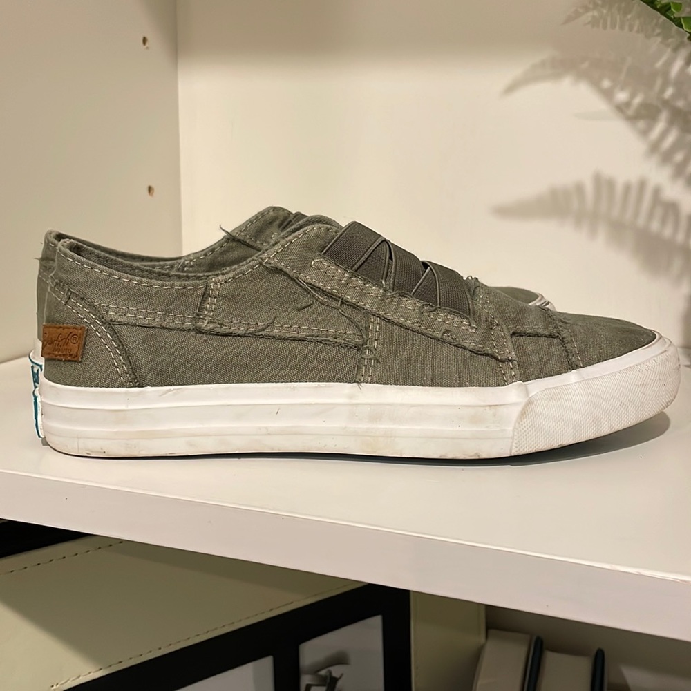 Blowfish size 7 slip ons
